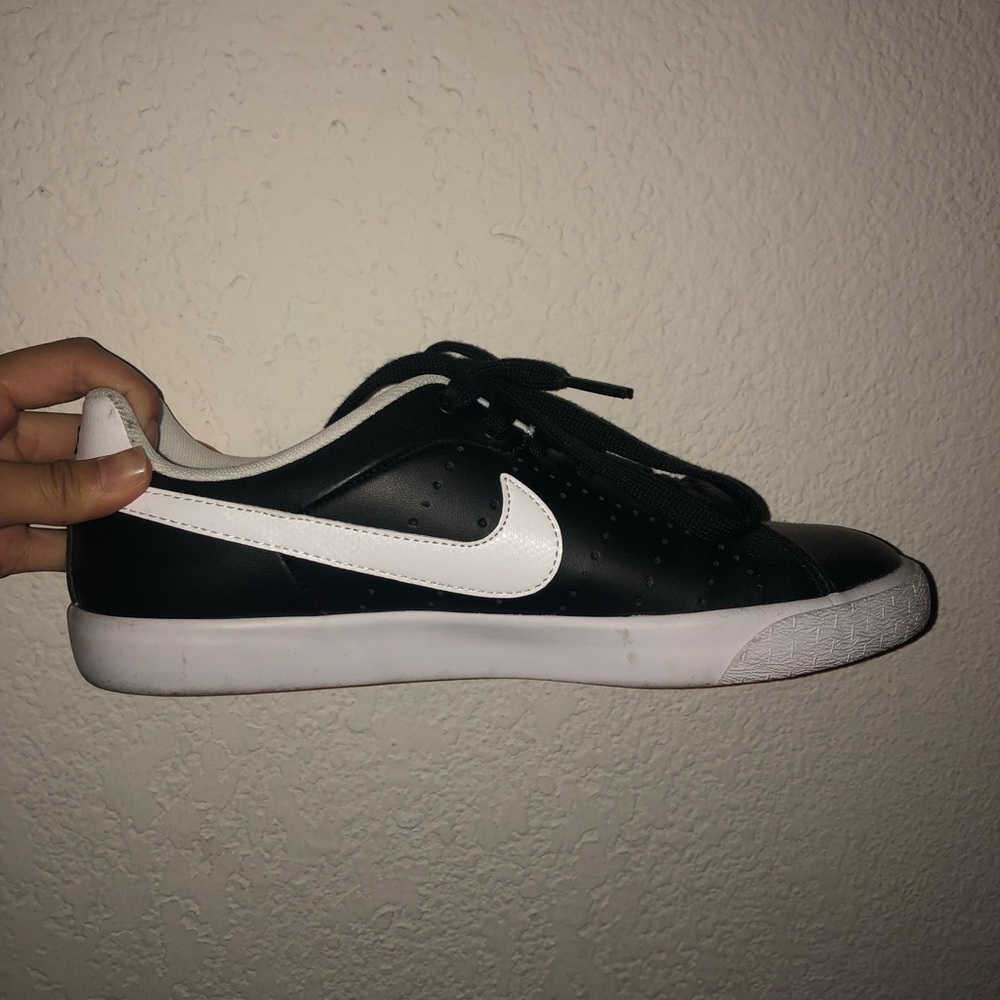 NIKE black & white sneakers